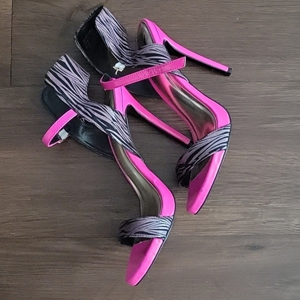 Hot pink animal print sandals, Size 7, good condition, 4" heels